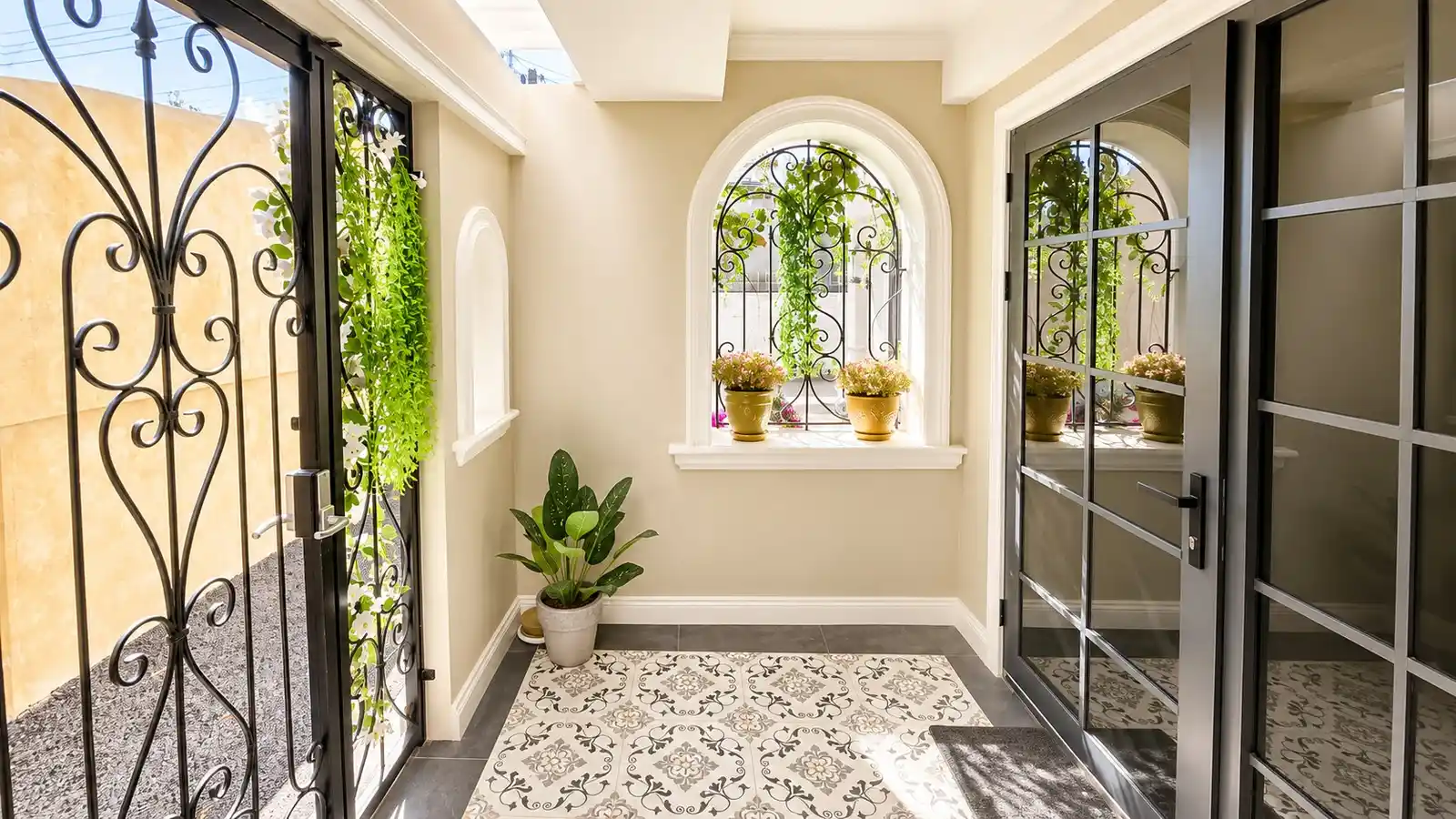 Floor 1 — Patio Entrance